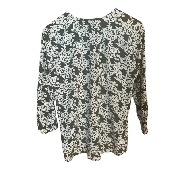 Stitch Fix Fun2Fun Maley Green Floral 3/4 Sleeve Top Small - Picture 3 of 7